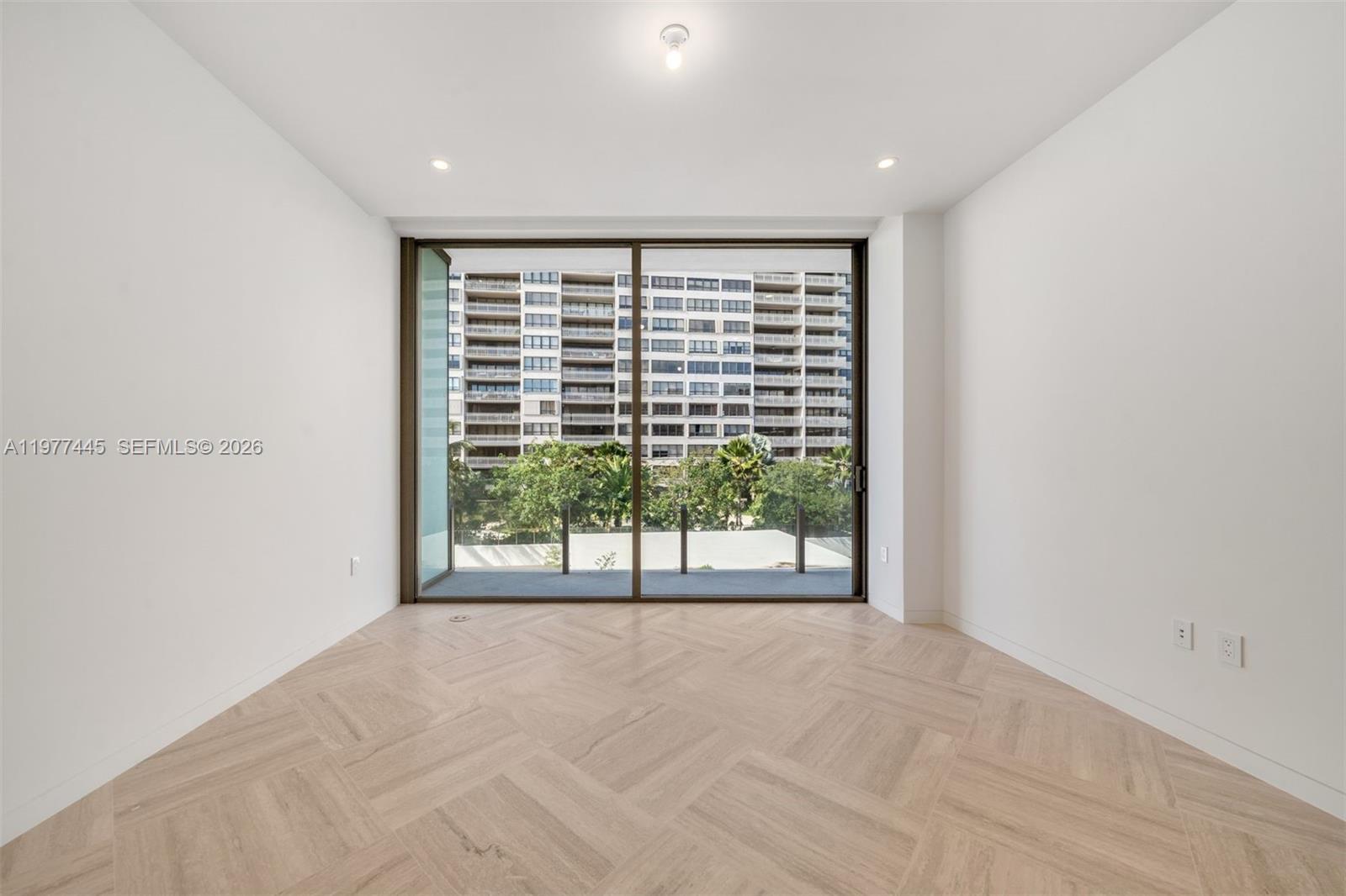 5 GROVE ISLE DR # M403