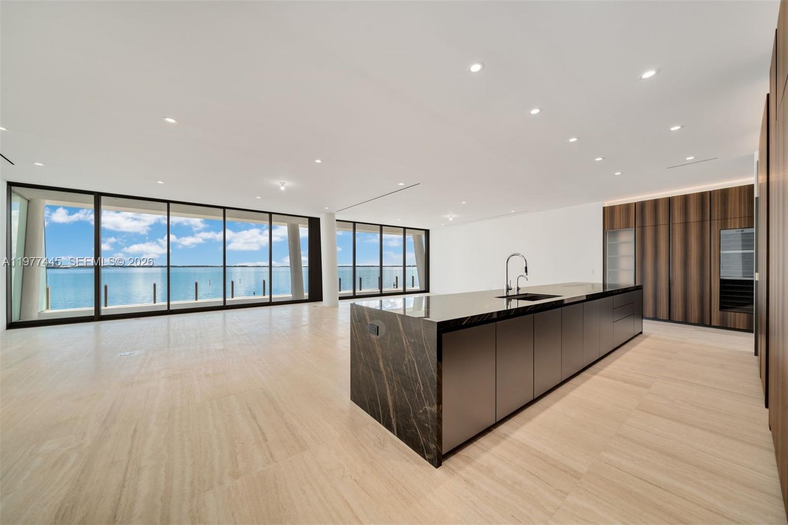 5 GROVE ISLE DR # M403