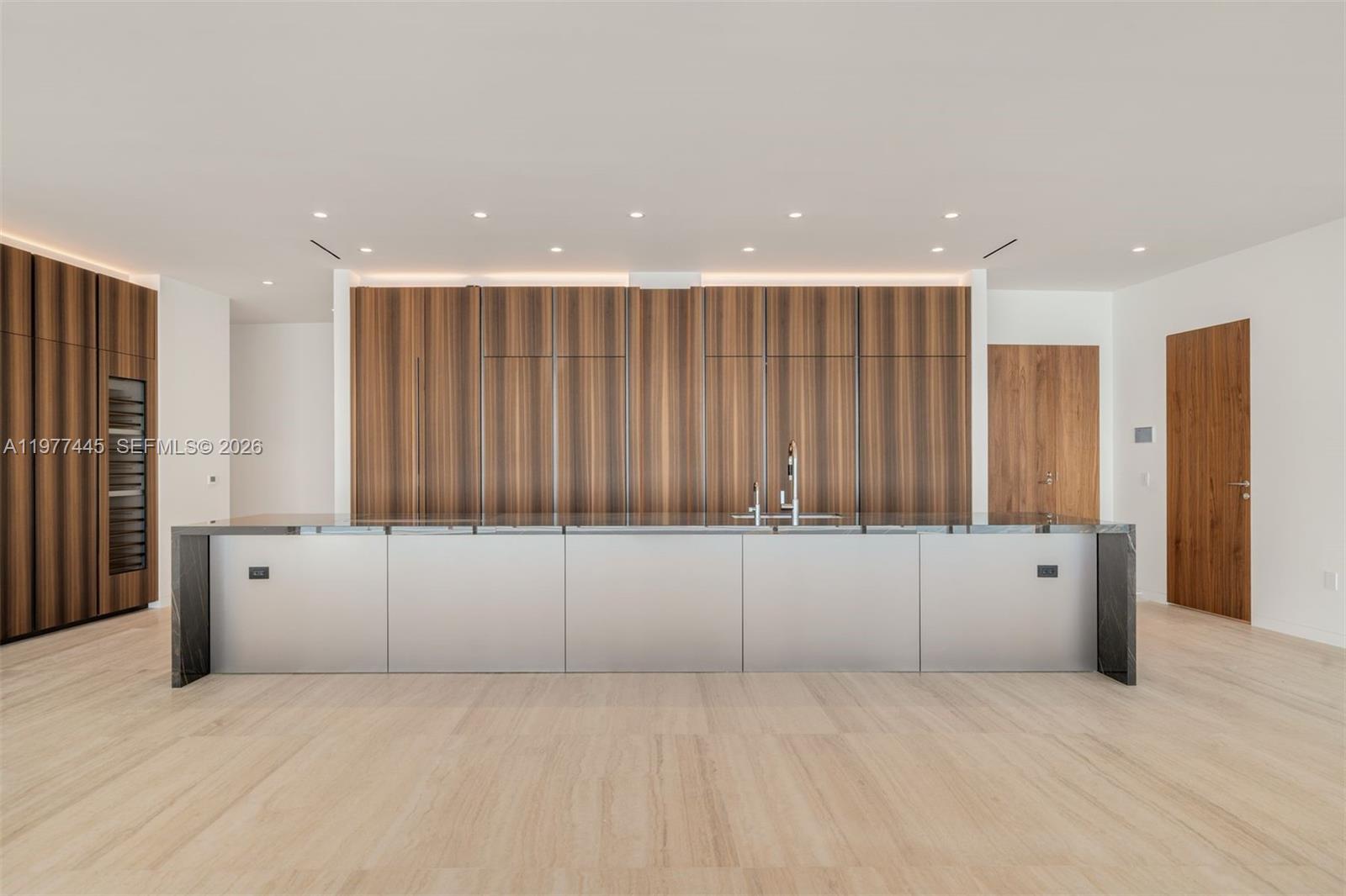 5 GROVE ISLE DR # M403