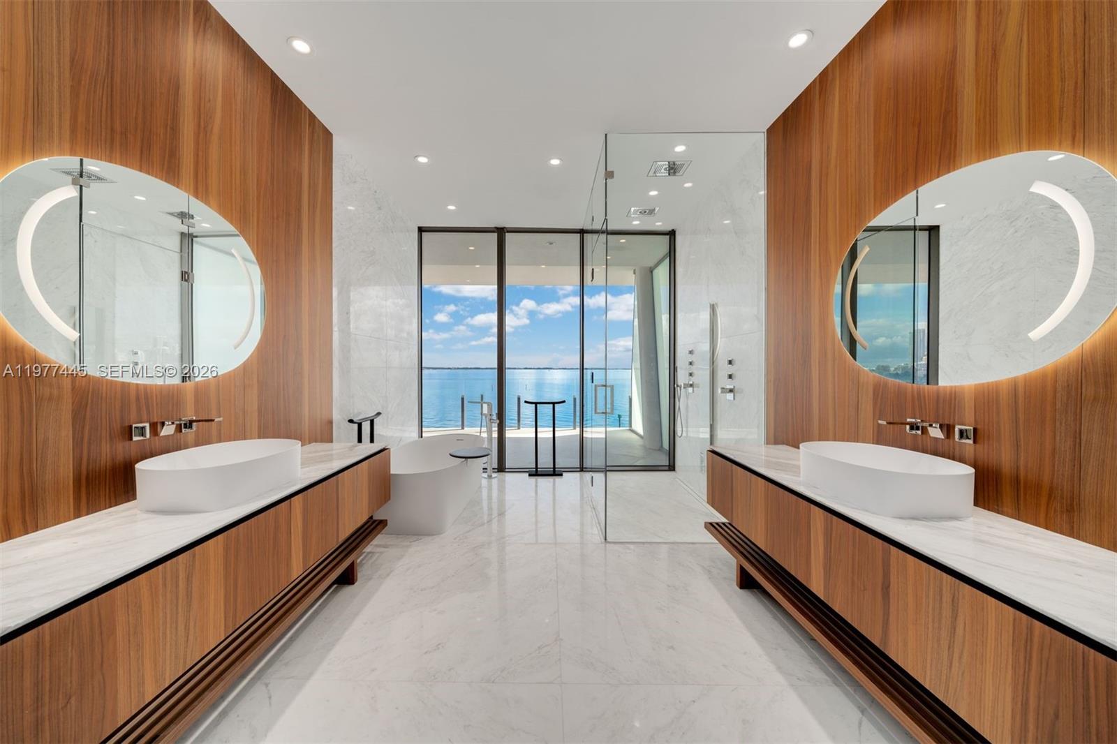 5 GROVE ISLE DR # M403