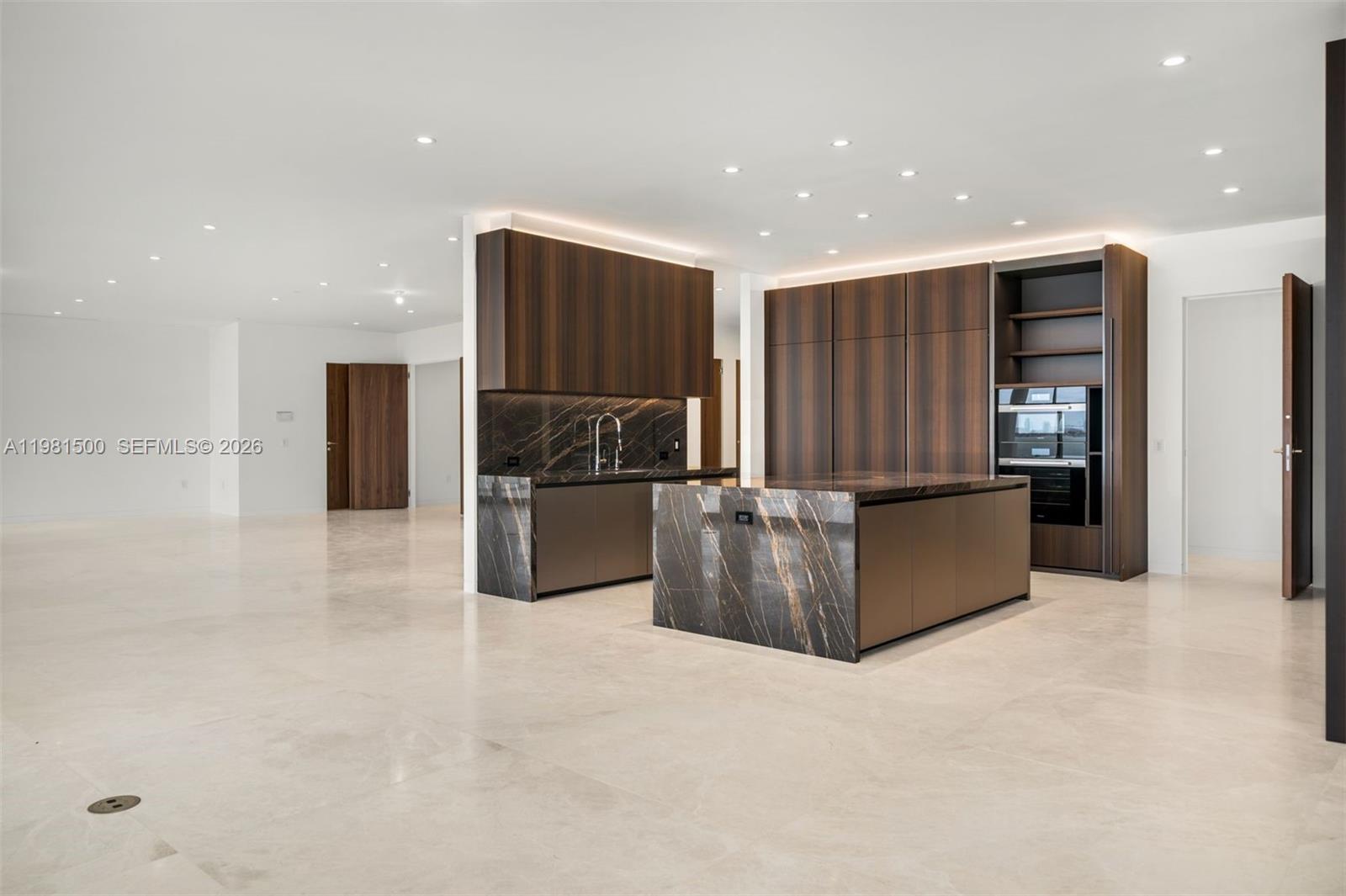 5 GROVE ISLE DR # L402