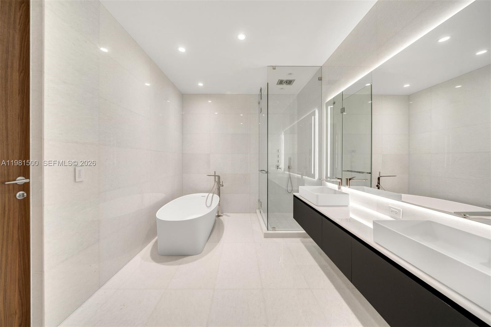 5 GROVE ISLE DR # L402