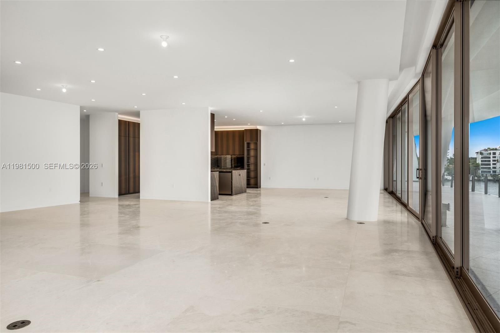 5 GROVE ISLE DR # L402