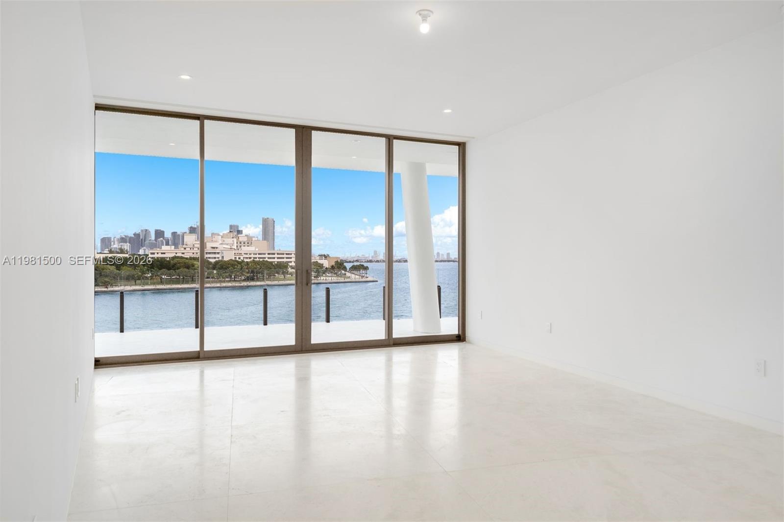 5 GROVE ISLE DR # L402