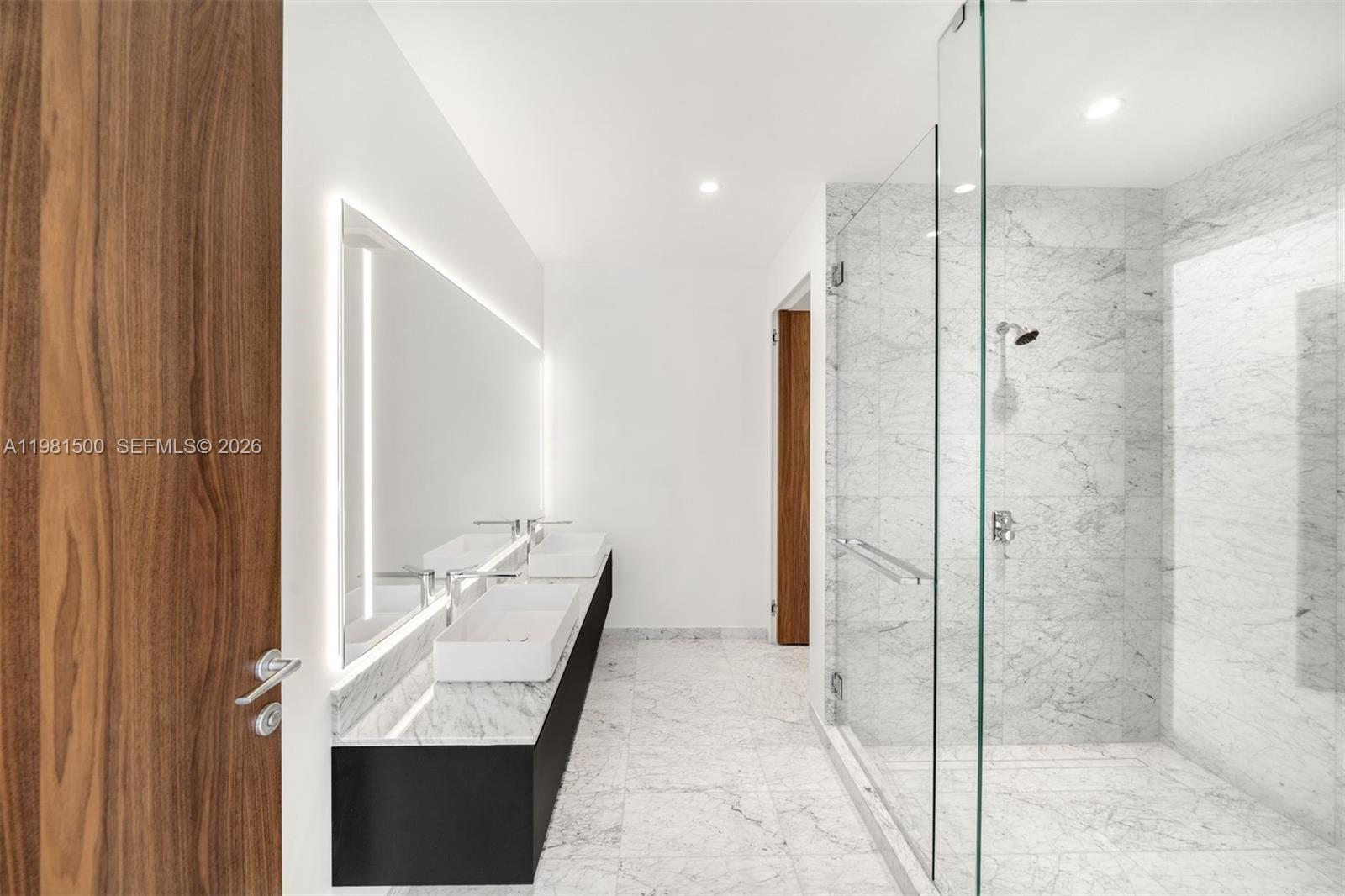 5 GROVE ISLE DR # L402