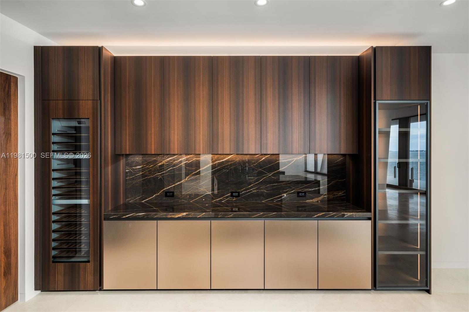 5 GROVE ISLE DR # L402