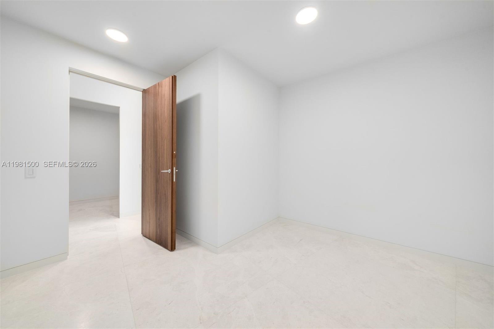 5 GROVE ISLE DR # L402