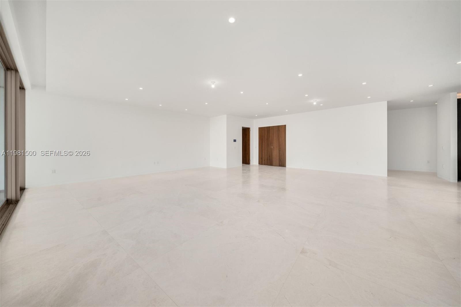 5 GROVE ISLE DR # L402