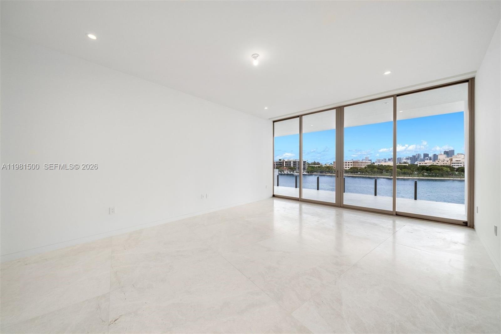 5 GROVE ISLE DR # L402