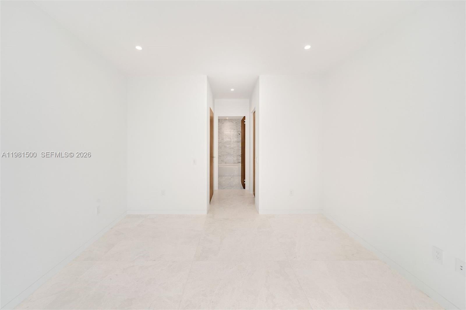 5 GROVE ISLE DR # L402