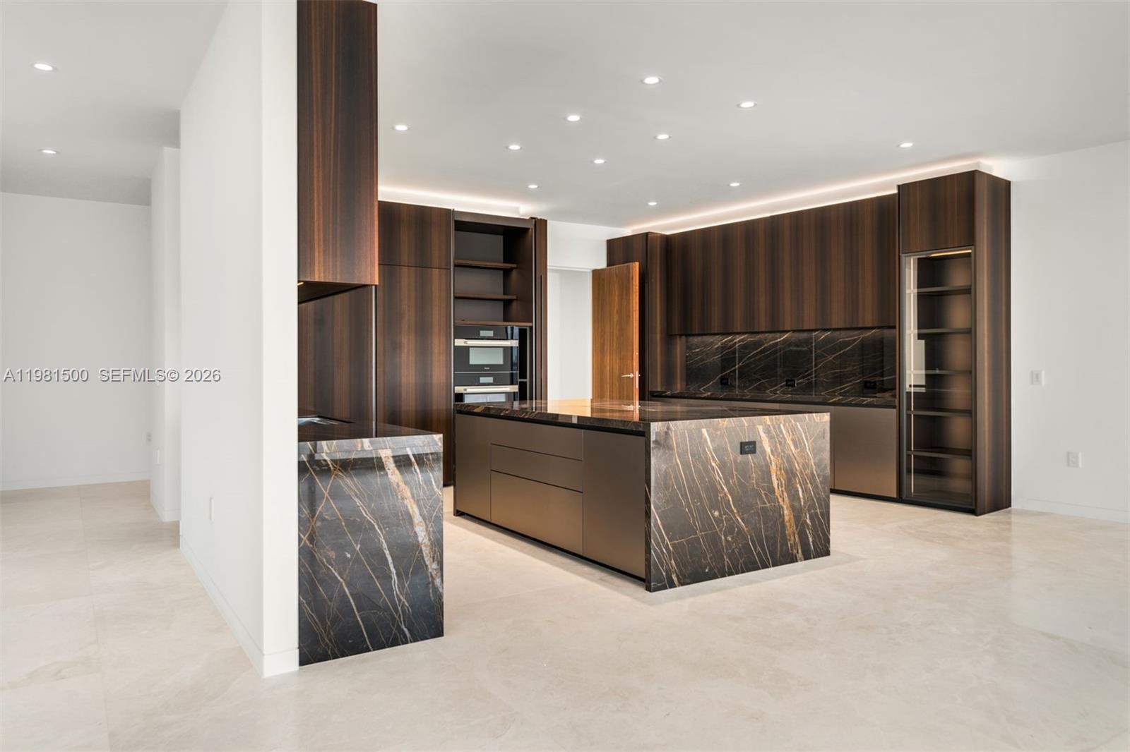 5 GROVE ISLE DR # L402