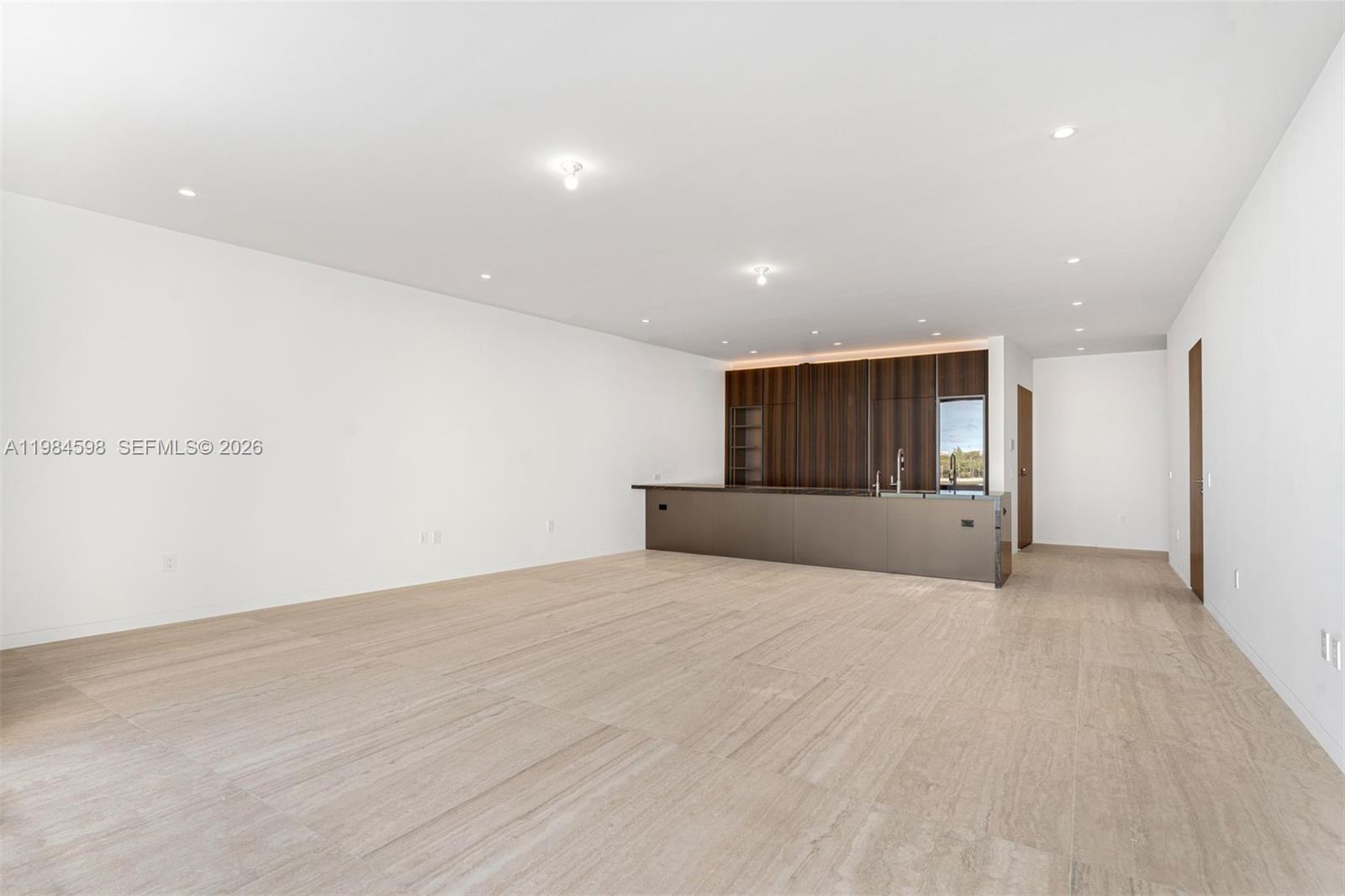 5 Grove Isle Dr # L204