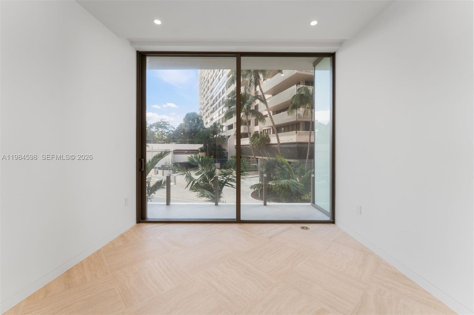 5 Grove Isle Dr # L204