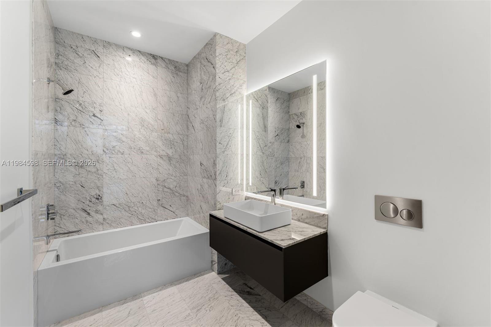 5 Grove Isle Dr # L204