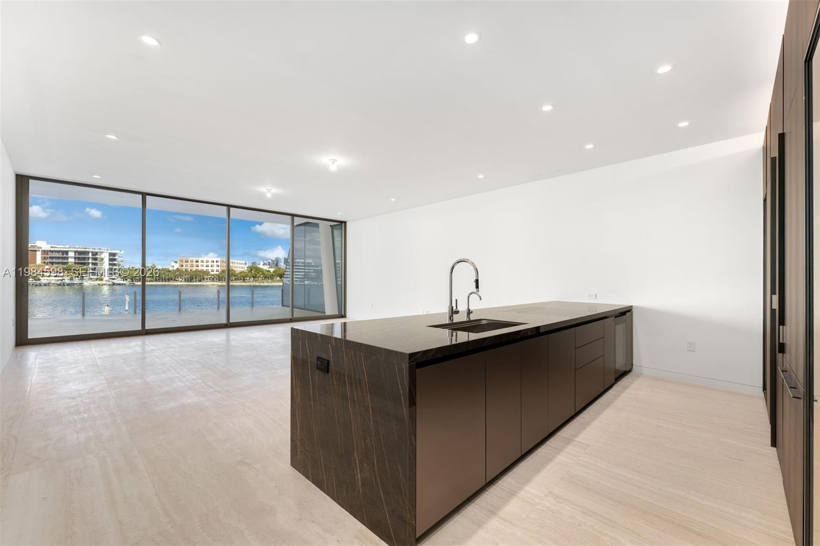 5 Grove Isle Dr # L204