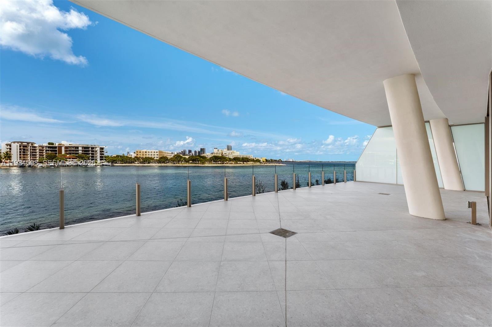 5 Grove Isle Dr # L204