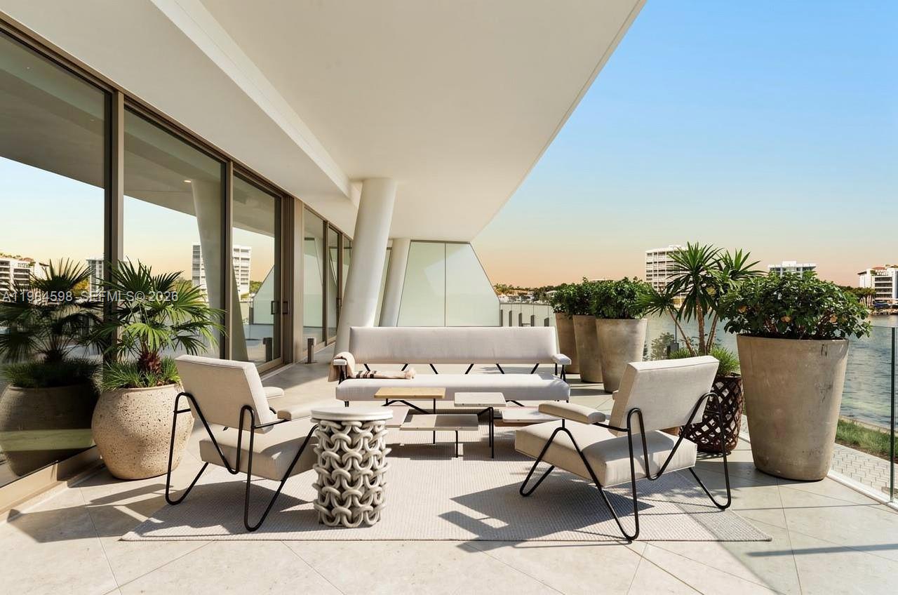 5 Grove Isle Dr # L204