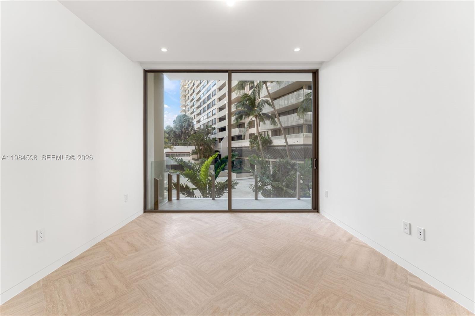 5 Grove Isle Dr # L204