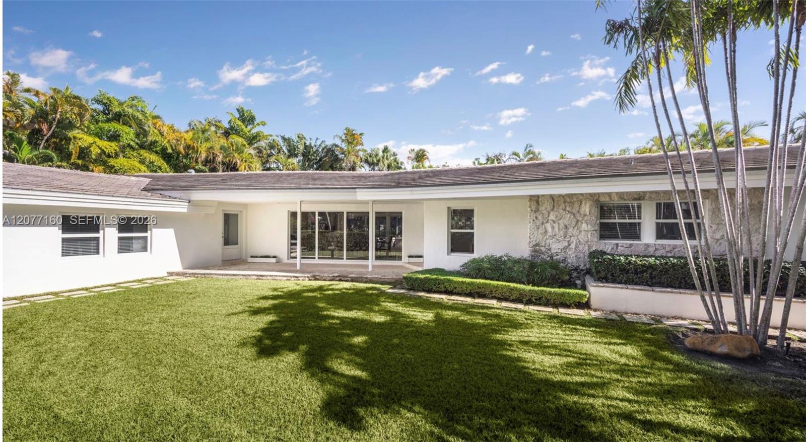 335 Harbor Dr