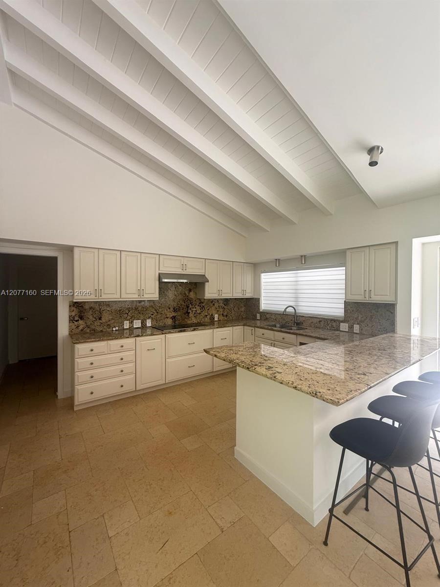 335 Harbor Dr