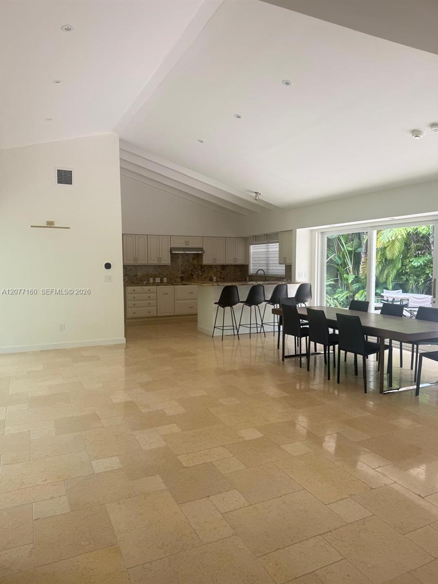 335 Harbor Dr