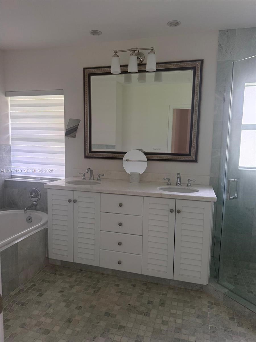 335 Harbor Dr