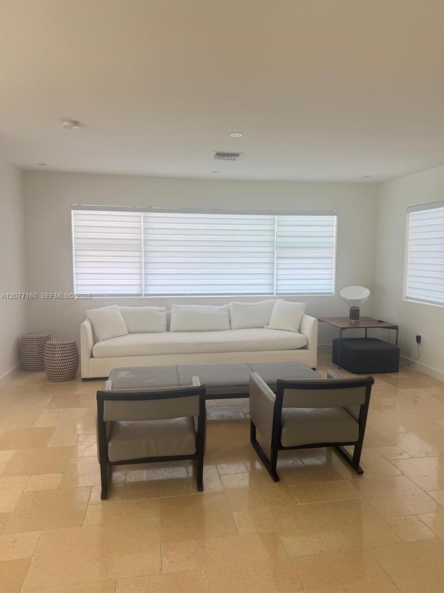 335 Harbor Dr