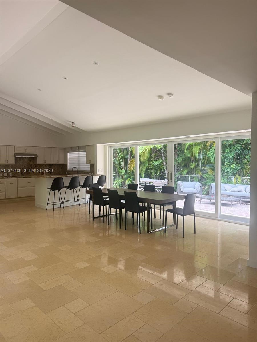 335 Harbor Dr