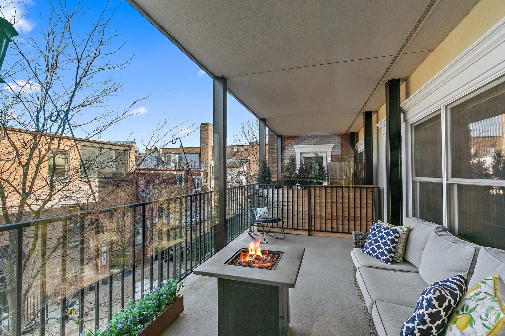 100 E STATION Street Unit: 220