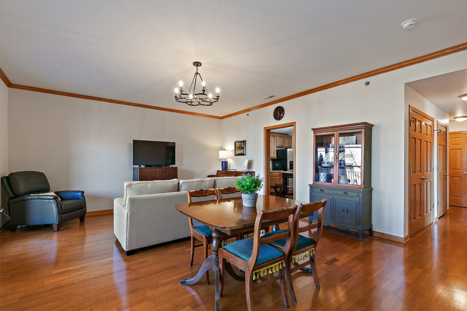 100 E STATION Street Unit: 220