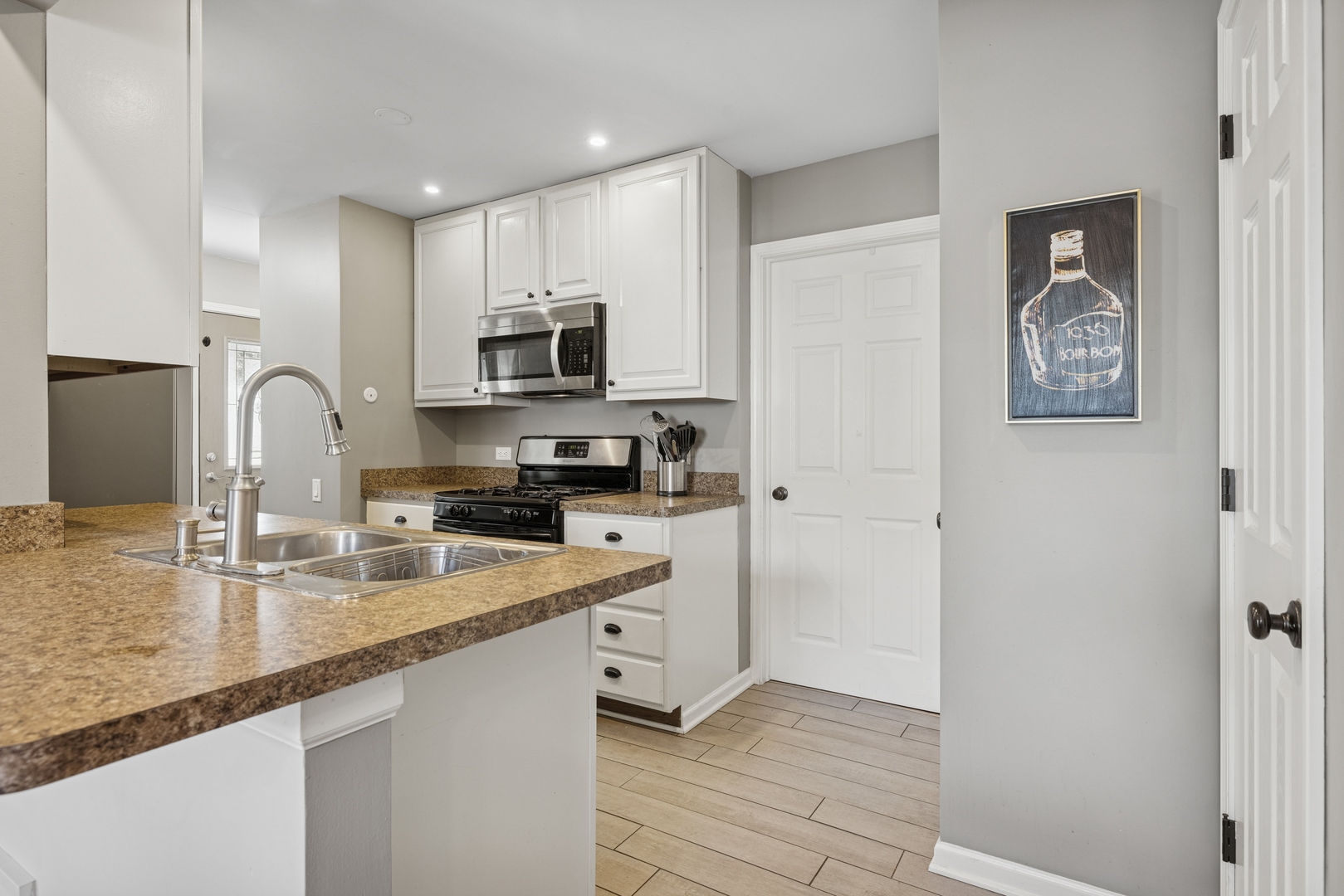 830 E HILLSIDE Avenue Unit: 830