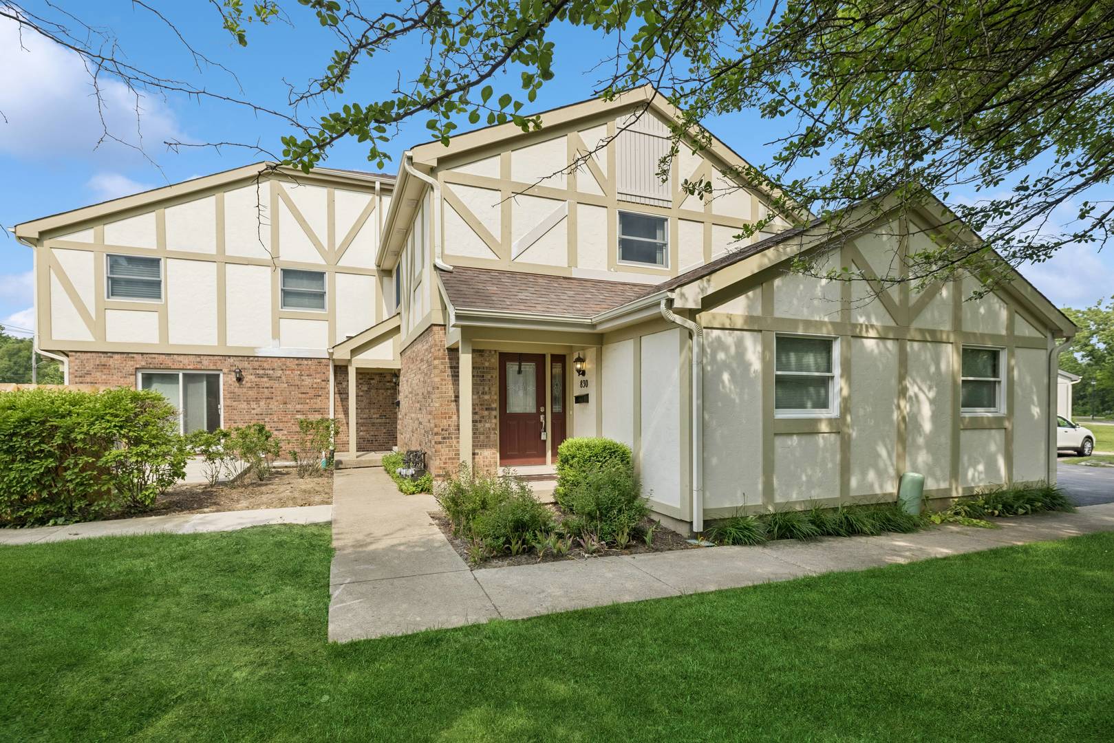 830 E HILLSIDE Avenue Unit: 830