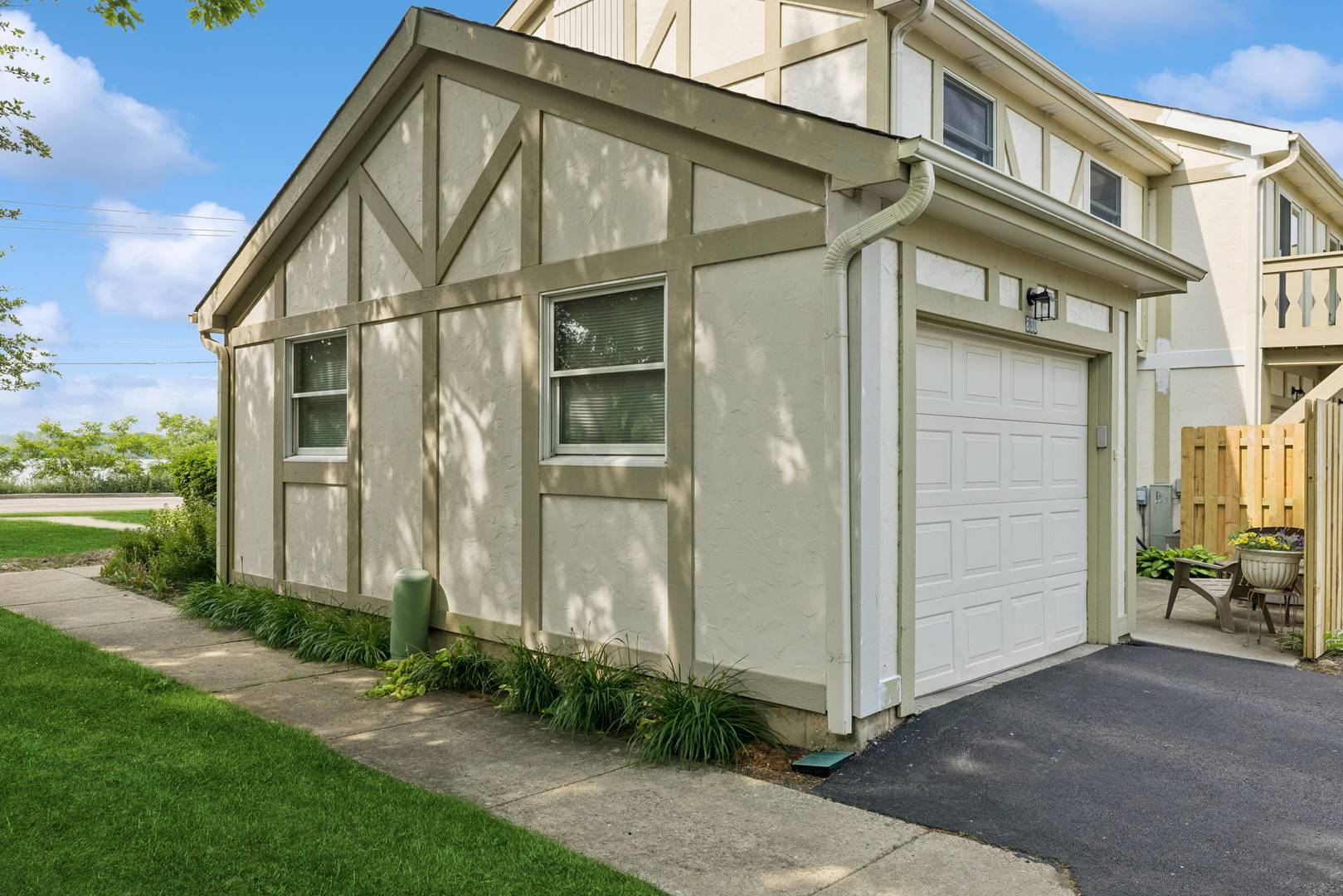 830 E HILLSIDE Avenue Unit: 830