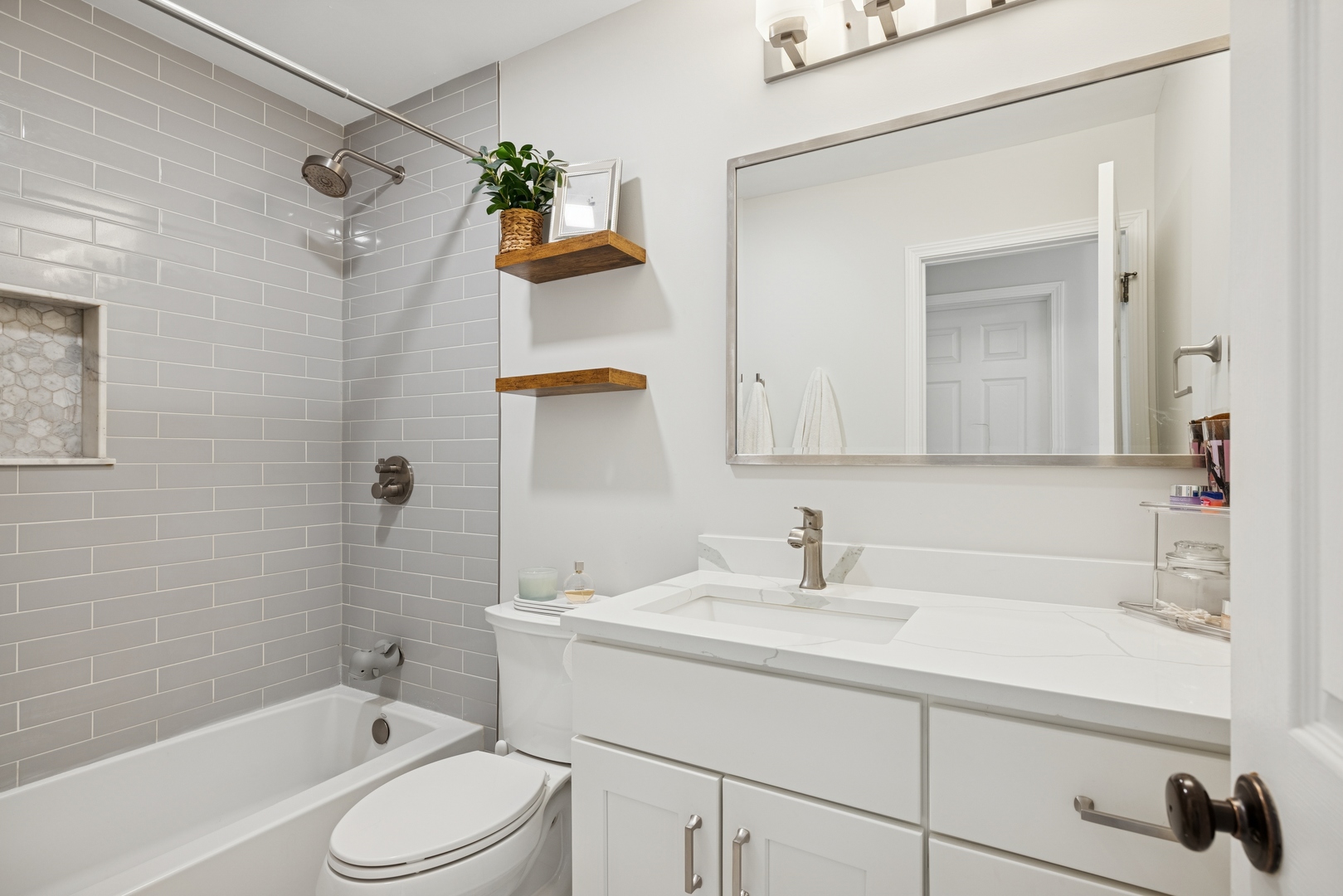 830 E HILLSIDE Avenue Unit: 830