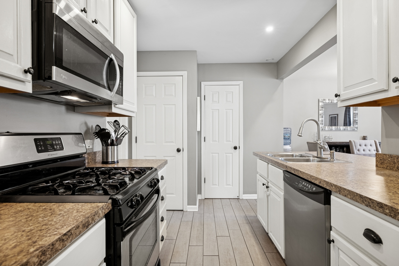 830 E HILLSIDE Avenue Unit: 830