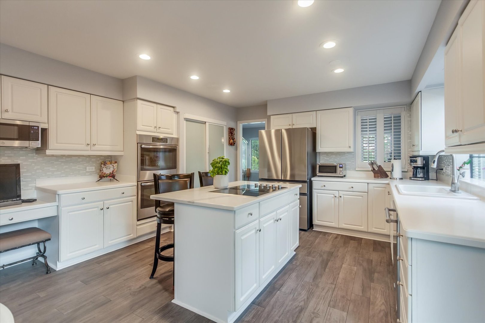 970 LONGMEADOW Court