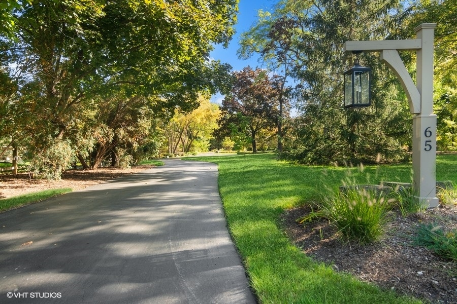 65 ROUND BARN Road
