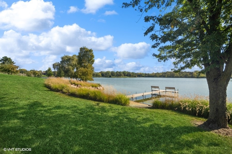 65 ROUND BARN Road