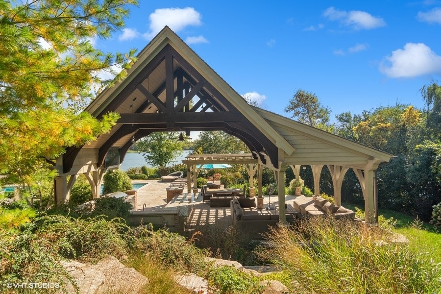 65 ROUND BARN Road