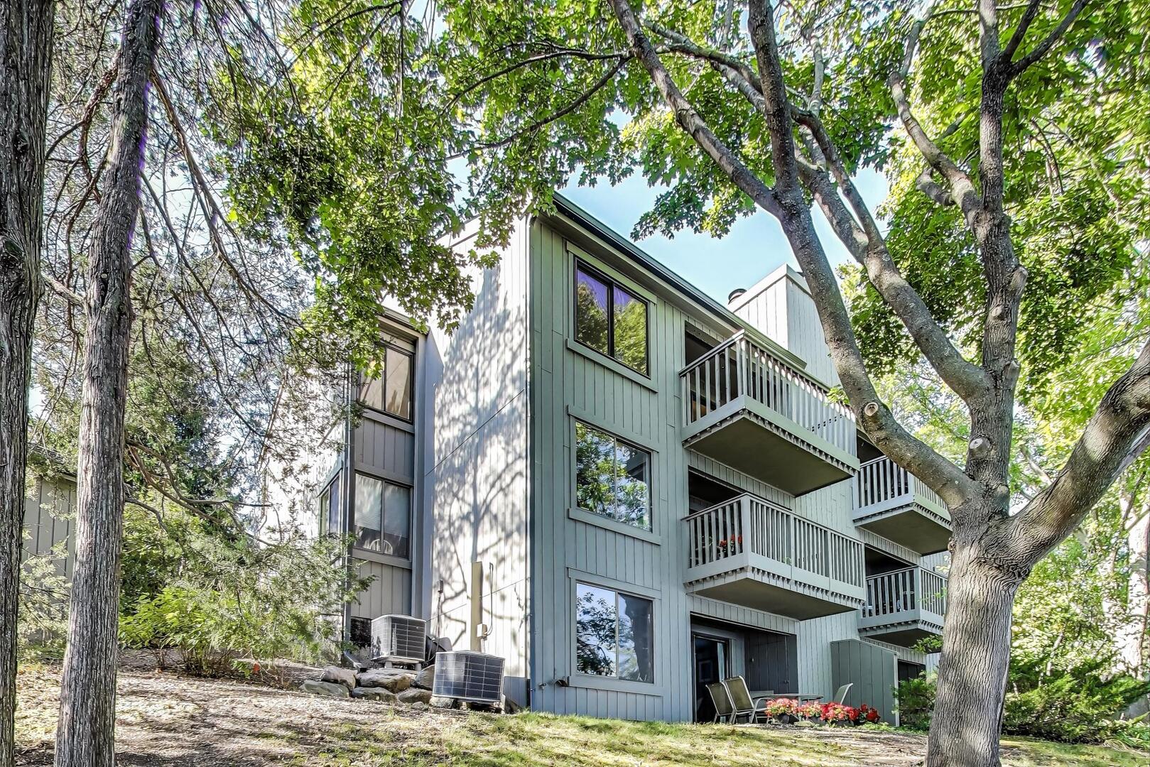 25 Shoreline Road Unit: B