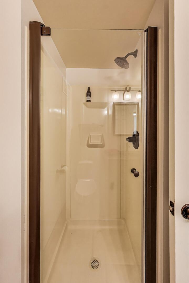 25 Shoreline Road Unit: B