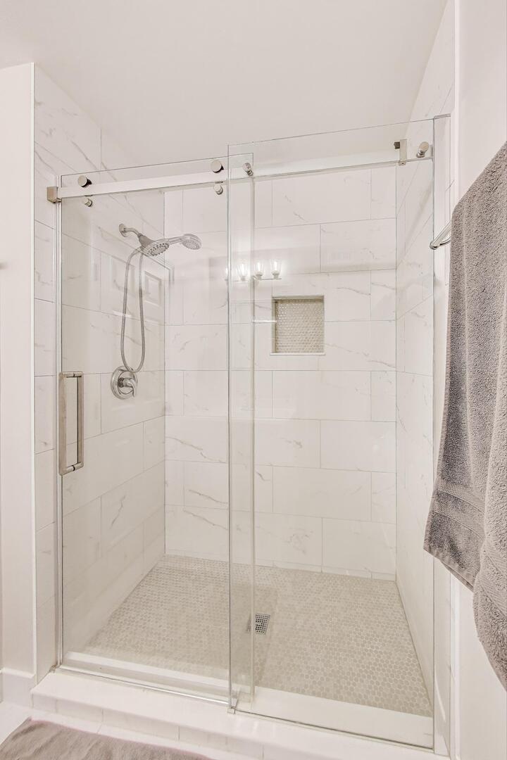 25 Shoreline Road Unit: B