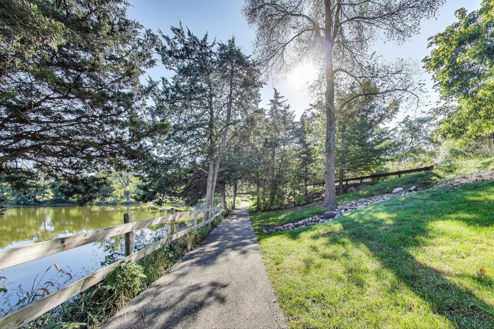 25 Shoreline Road Unit: B