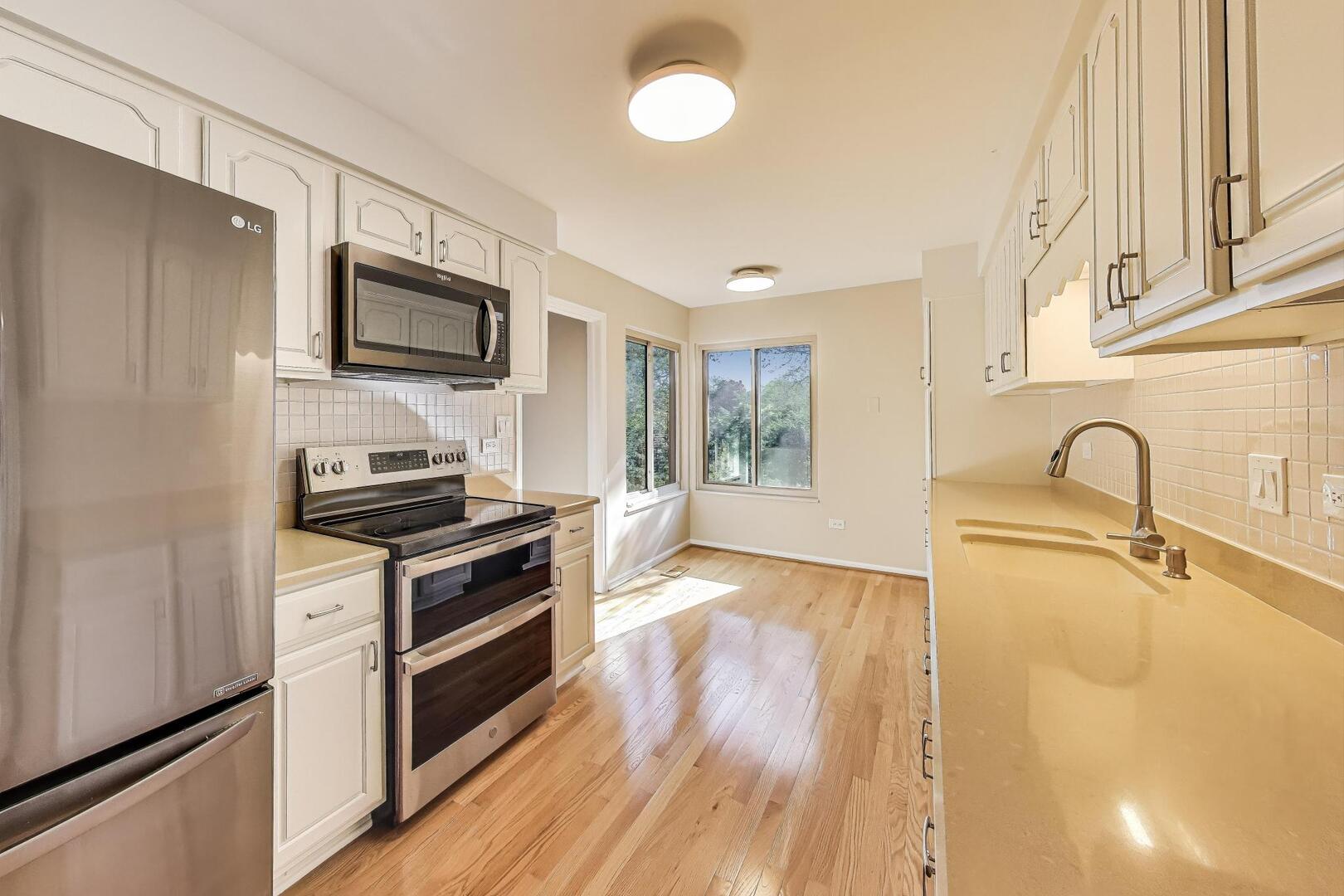 25 Shoreline Road Unit: B