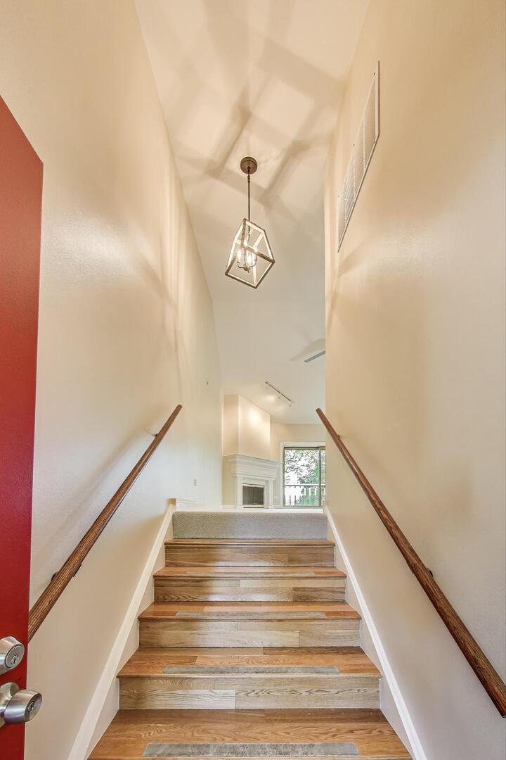 25 Shoreline Road Unit: B