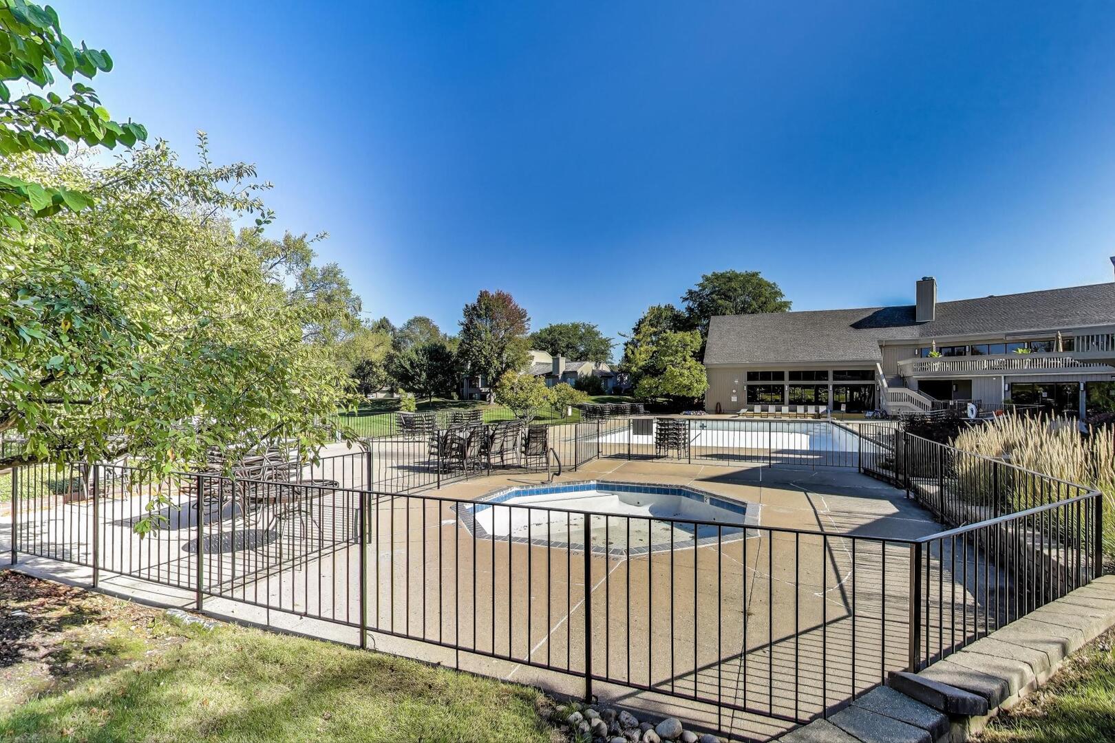 25 Shoreline Road Unit: B