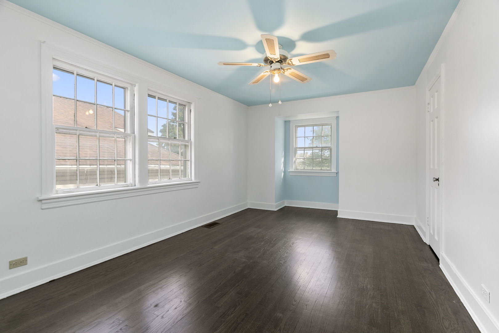 2930 N New England Avenue