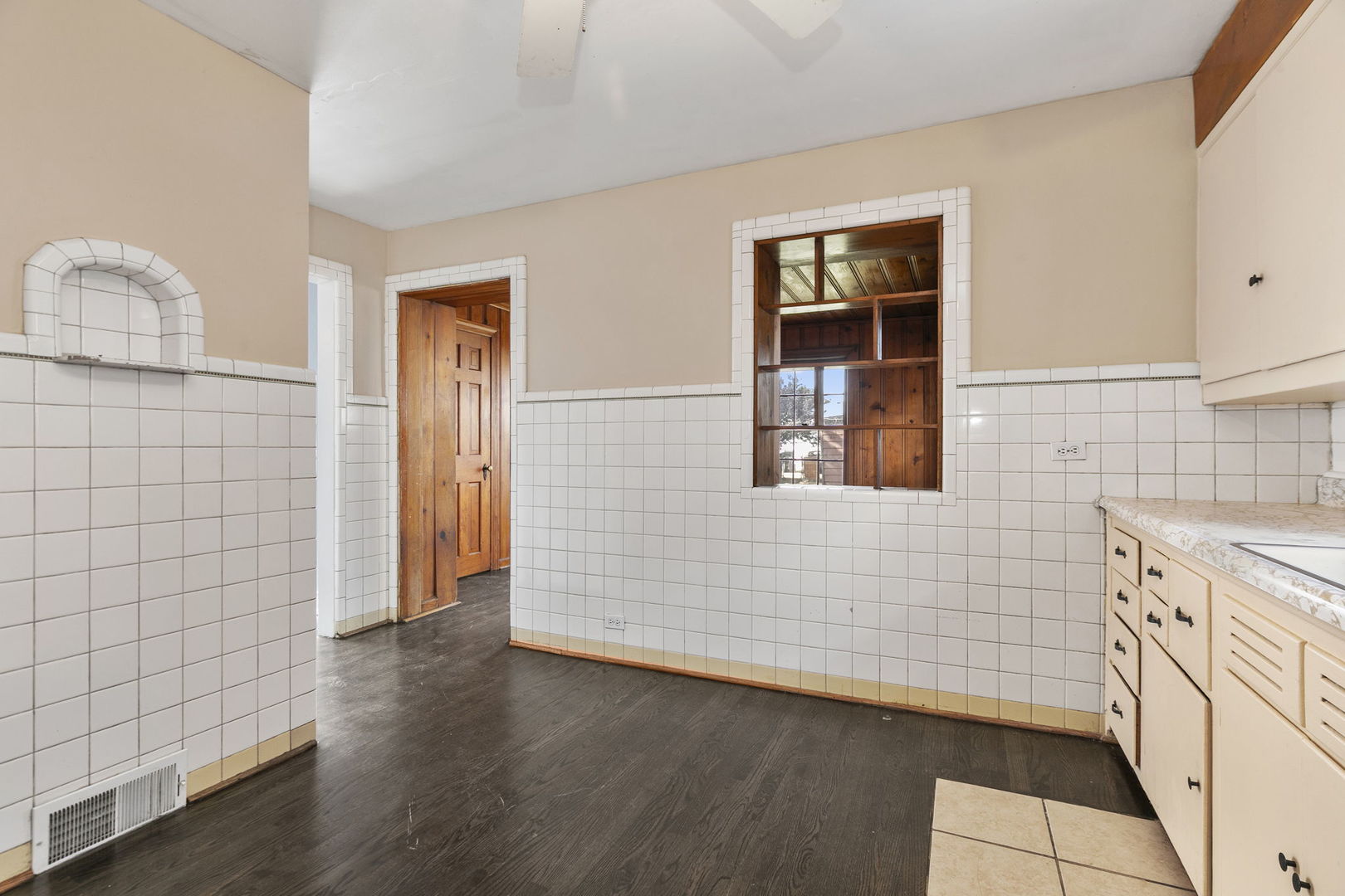 2930 N New England Avenue