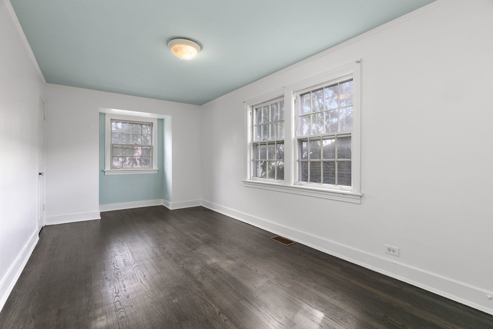 2930 N New England Avenue