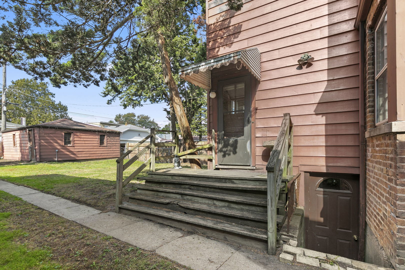 2930 N New England Avenue